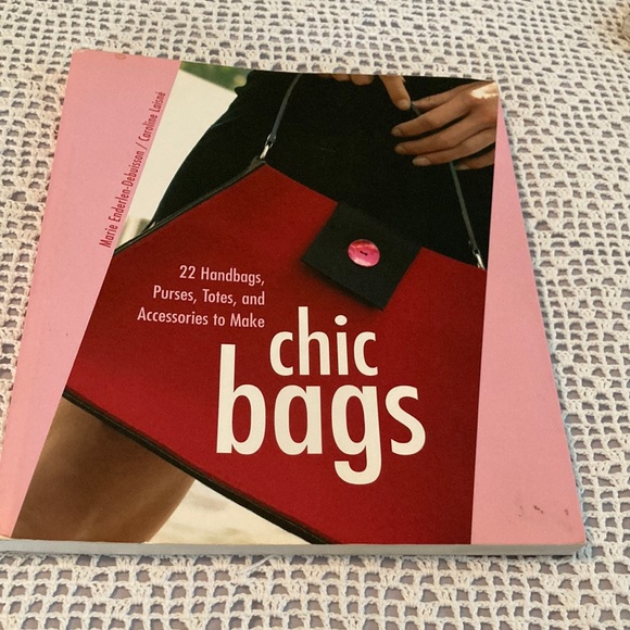 Chic Bags: 22 Handbags, Purses, Totes, and Accessories to Make - Picture 1 of 16